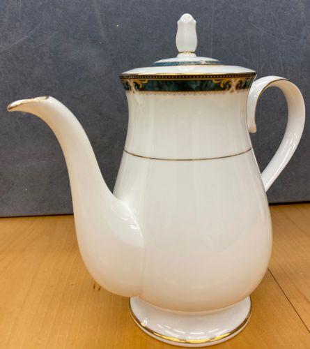 Lot # 33.0 - Noritake Bone China Coffee Pot